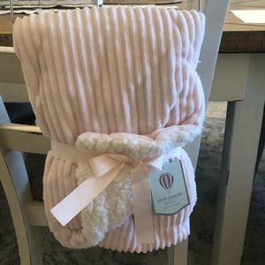 petit monde baby blanket